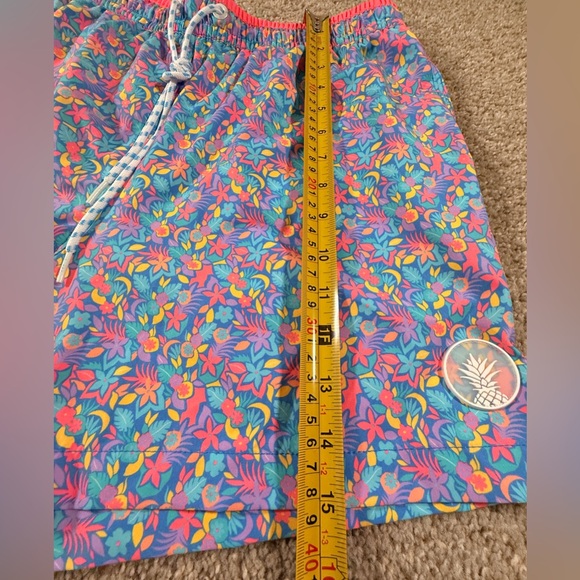 Chubbies "The Spades" 5.5 Blue Floral Mesh Lined Swim Trunks Mens Size M - Picture 12 of 13